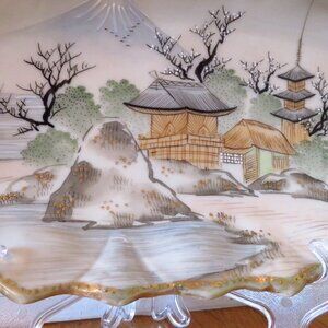 Vintage hand painted Japanese porcelain dish Meiji period 1868-1912 mount Fuji
